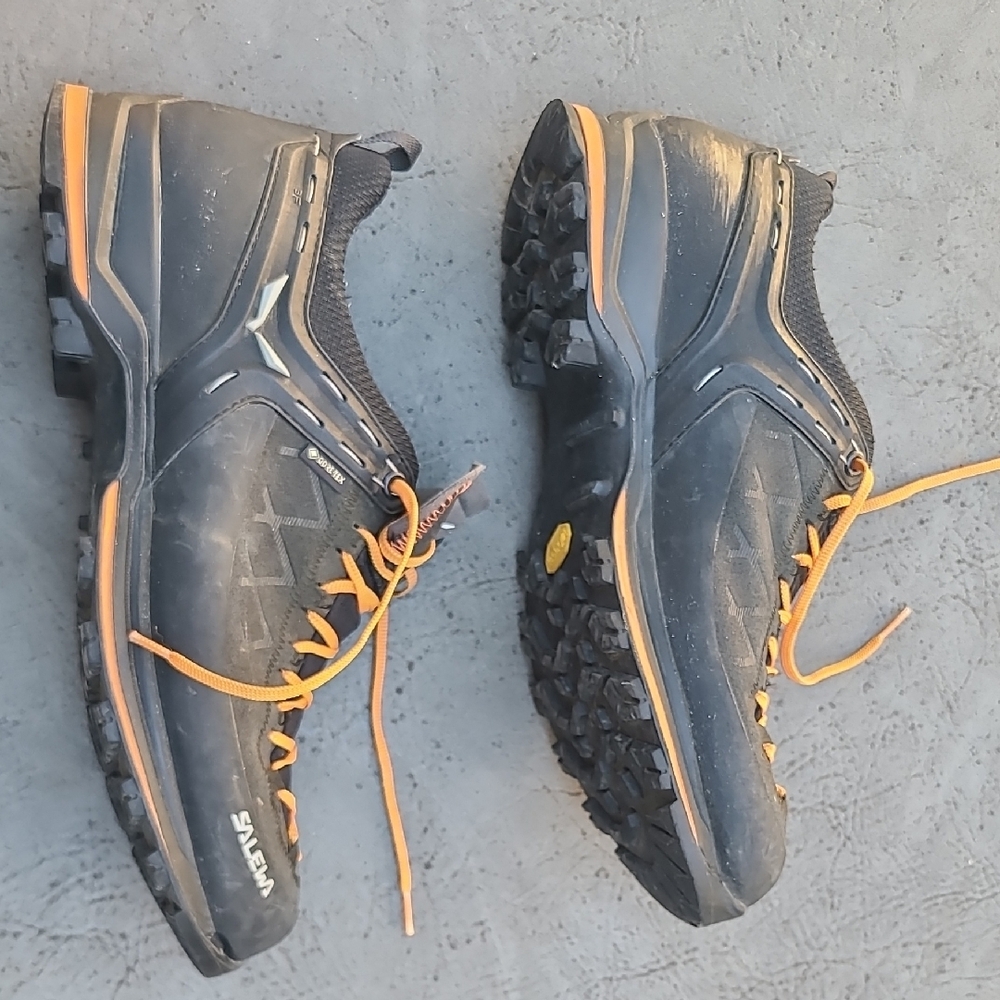 Men's Outdoor Shoes - Black and Orange - Picture 3 of 6